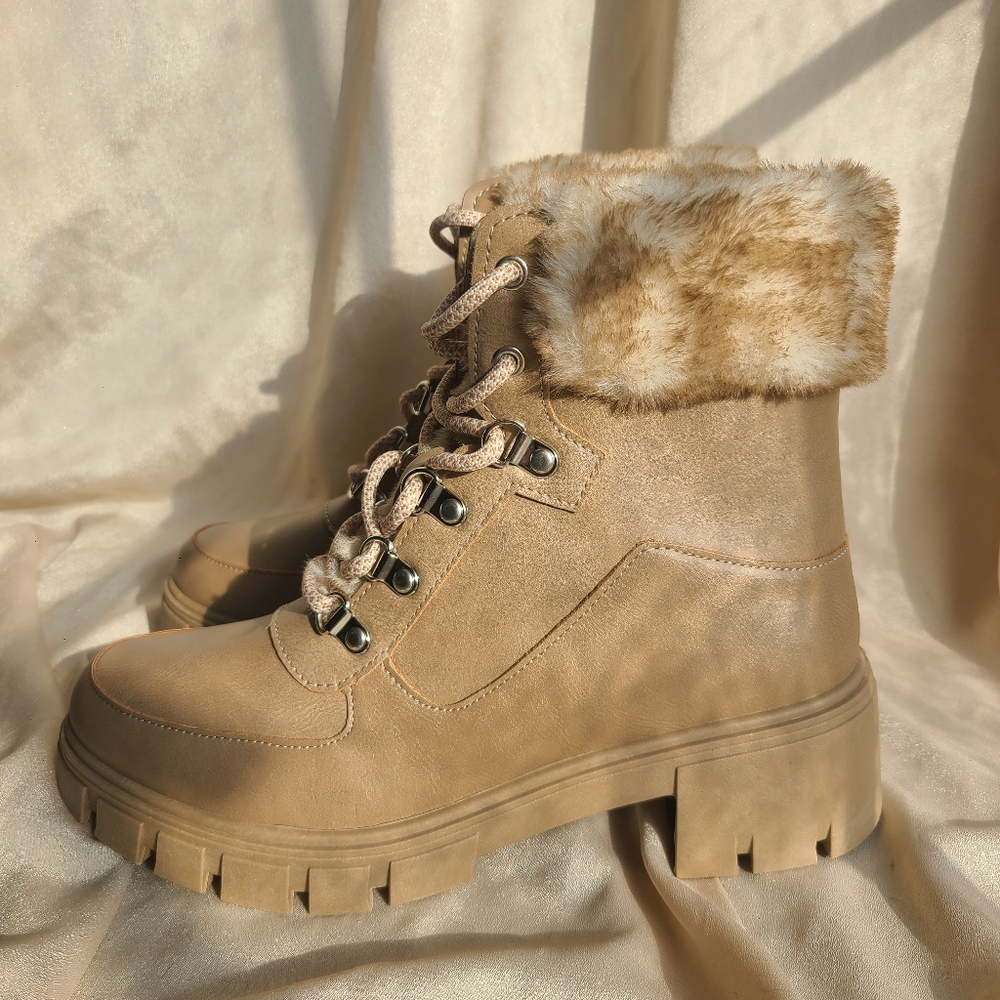 🚨FEW PAIRS LEFT// Faux fur lined Tan boots - Picture 6 of 6